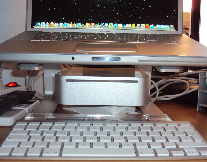 Mi Mac Mini G4 bajo mi MBP