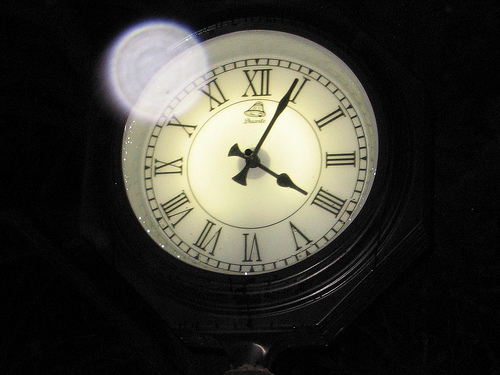 Reloj. No marques las horas. Que el 2011 se acaba... Foto de Flickr. Click para ver original