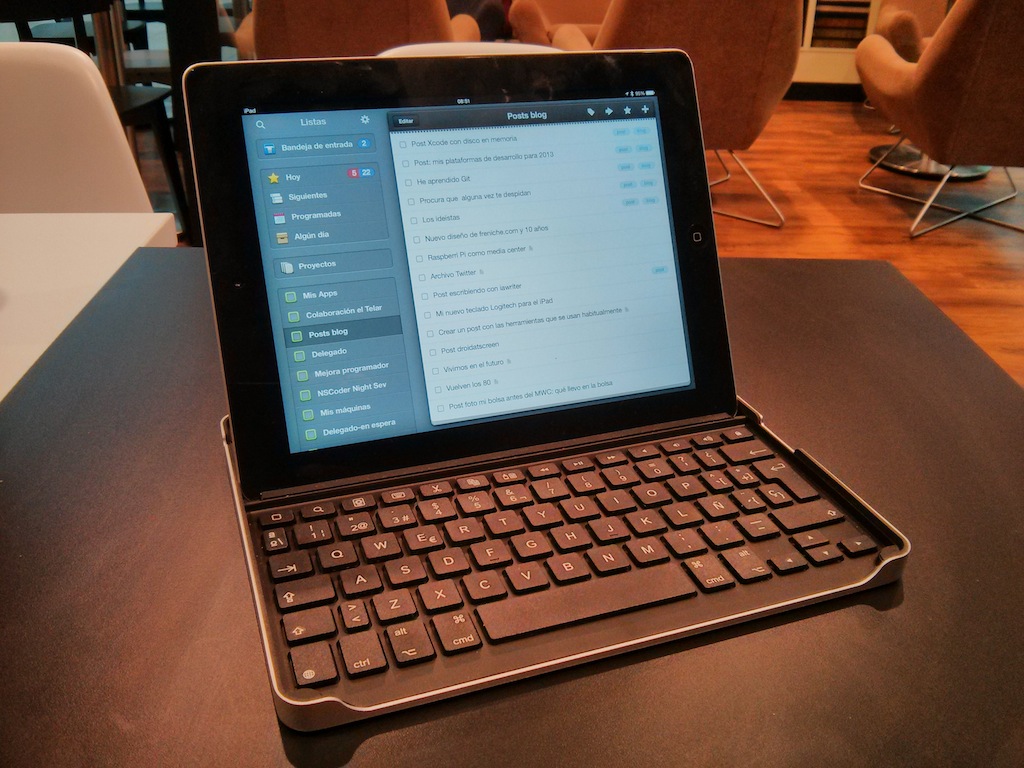 Mi iPad con teclado Logitech